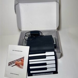 61 Key Soft Keyboard Piano Flexible Roll Up MIDI Electronic Piano New Open Box